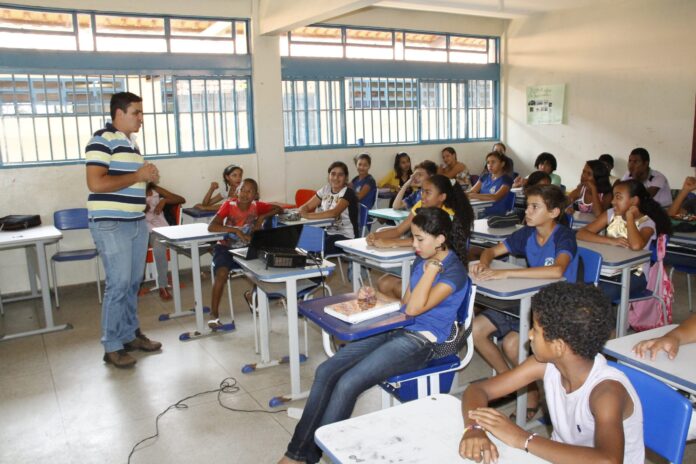 ao-todo-cerca-de-185-mil-alunos-devem-estudar-na-rede-estadual-de-ensino-em-2016-scaled