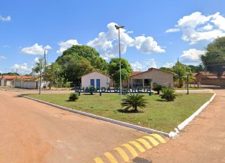 Homem é espancado por moradores após ser reconhecido como suspeito de assaltar farmácia usando facão, diz PM