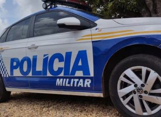 Mulher é encontrada morta dentro de casa abandonada e homem é preso suspeito de feminicídio, diz PM