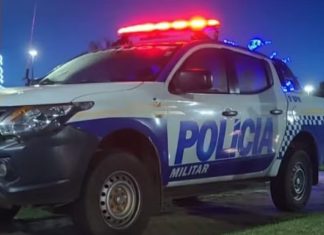 Homem morre após ser esfaqueado por namorado de mulher, diz PM