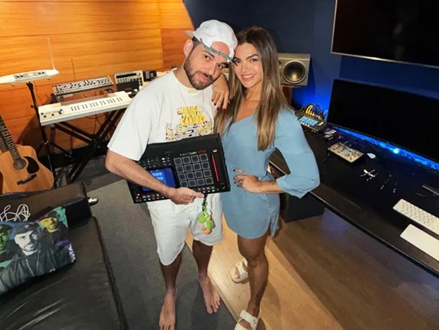 Com produção de Papatinho, Kelly Key tenta mais uma volta ao pop feminino do qual foi precursora há 25 anos