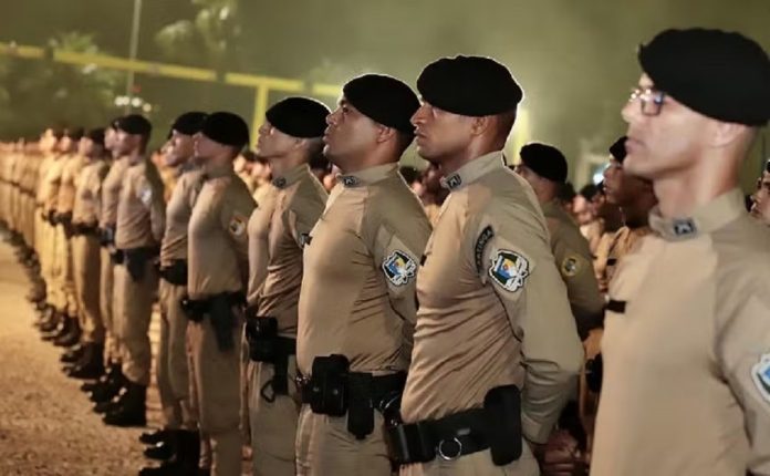 policiais