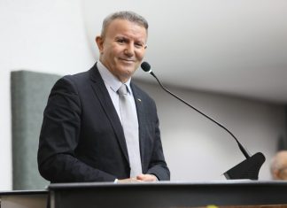 Prefeito de Palmas deixa UTI após passar por procedimento no coração
