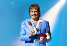 Aos 85 anos, Roberto Carlos merece todas as flores em vida