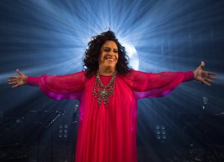 Canto de Gal Costa irradia luz que parece vir do céu em álbum póstumo que eterniza show de voz e violão