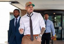 Chris Brown se declara culpado por briga em incidente em boate de Londres