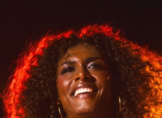 Consagração de Liniker na turnê ‘Bye bye Caju’ mostra que é possível ser popstar e seguir a própria cartilha