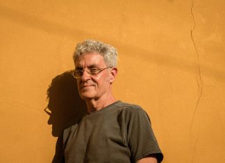 Maurício Pereira é o porta-estandarte da música incomum que abastece de poesia o álbum autoral ‘O dia da girafa’