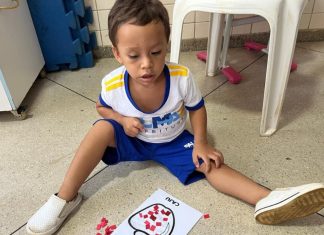 Escola onde Gustavo Veloso estudava faz ato em memória da criança encontrada morta na casa do pai
