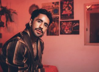 Romero Ferro dilui Cazuza no piseiro, rejeita culpa religiosa com Catto, sofre com Luiz Lins e normaliza os desejos entre joias e bijuterias do álbum ‘Ouro’