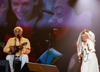 Imponente, Maria Bethânia assume o protagonismo em reencontro com Paulinho da Viola em festival no Rio