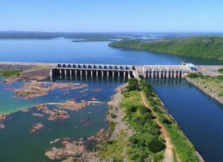 Conheça lago no TO em que mergulhador encontrou casa e maquinários submersos