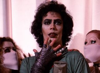 Tim Curry, de ‘Rocky Horror Picture Show’ e ‘Esqueceram de Mim 2’, morre aos 80 anos
